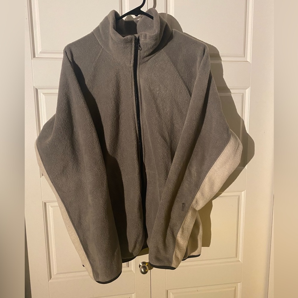 Simply Basic Two-Tone Fleece - Picture 2 of 5